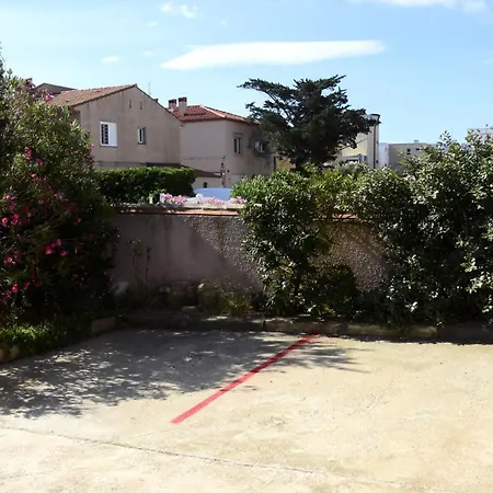 Semesterbostad Maison De Les 2 Dauphins