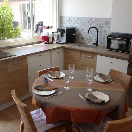 Maison De Les 2 Dauphins *