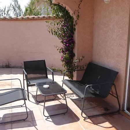 Les 2 Dauphins Holiday home *