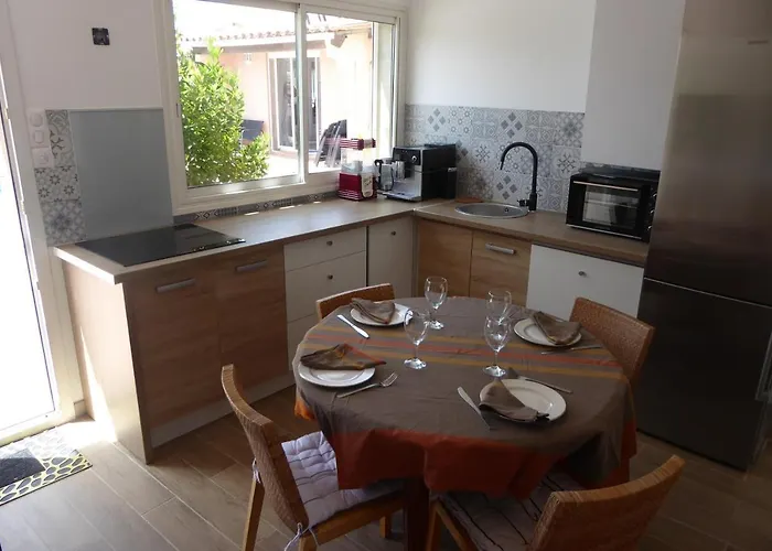 Maison De Les 2 Dauphins 펜션 *