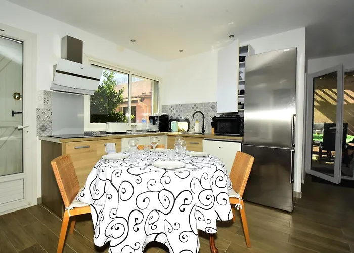 Maison De Les 2 Dauphins 펜션 *